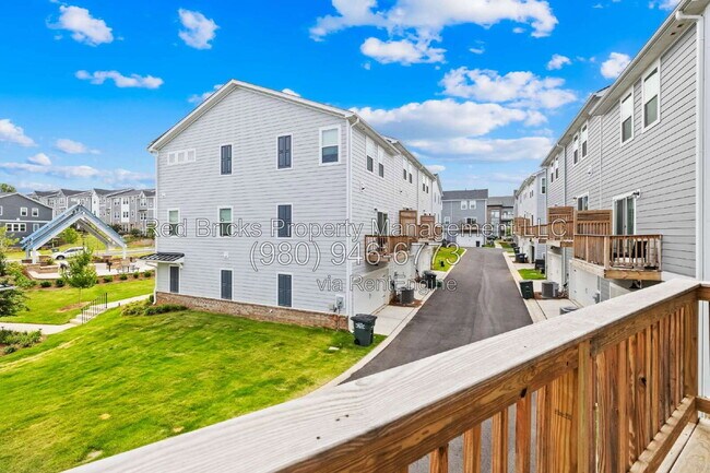 Building Photo - 7211 Bryce Ave