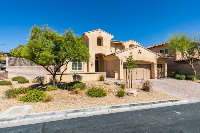 Building Photo - 12056 La Palmera Ave