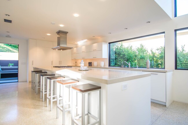 Kitchen - 1440 N Kings Rd