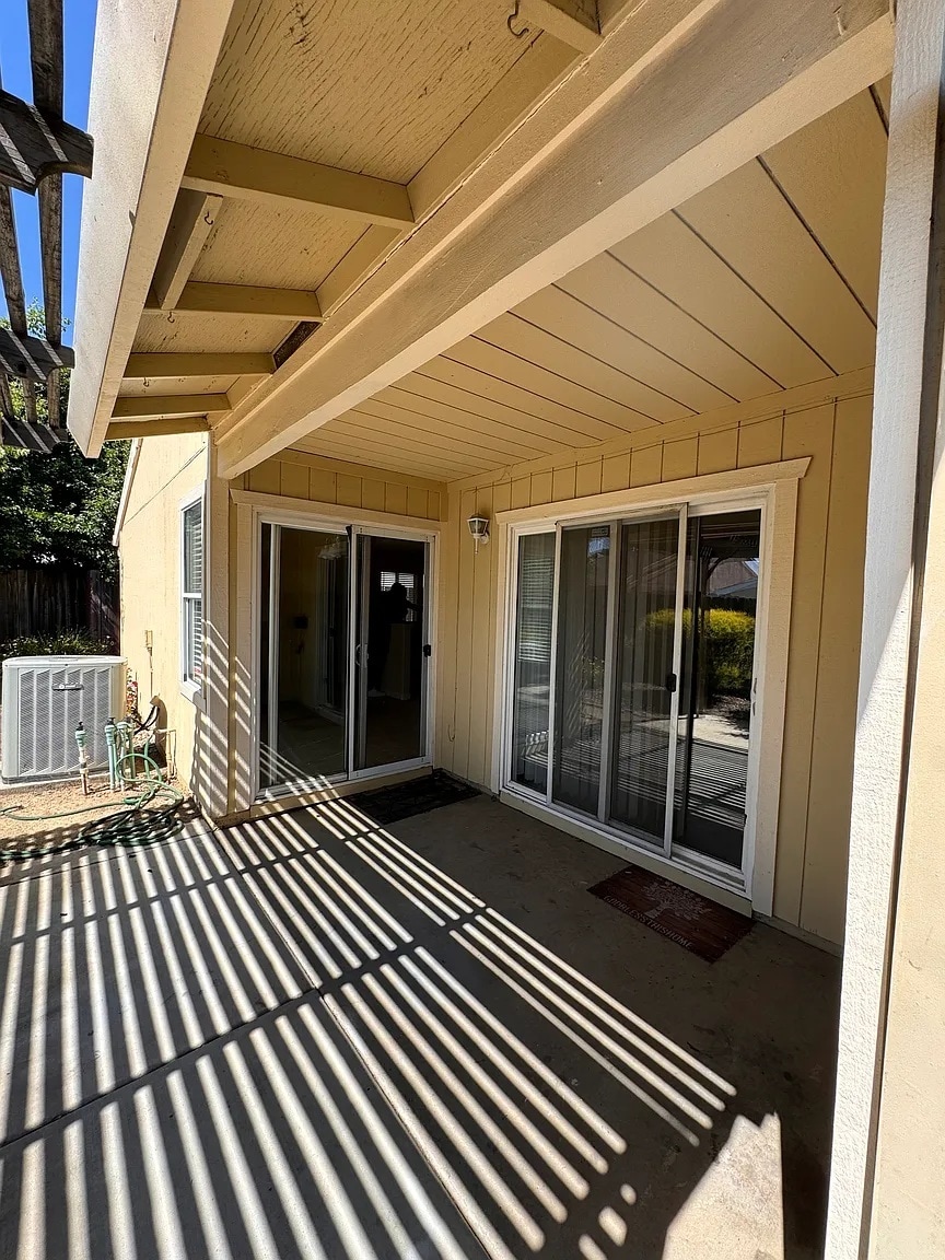 Building Photo - 5327 Hillsdale Blvd