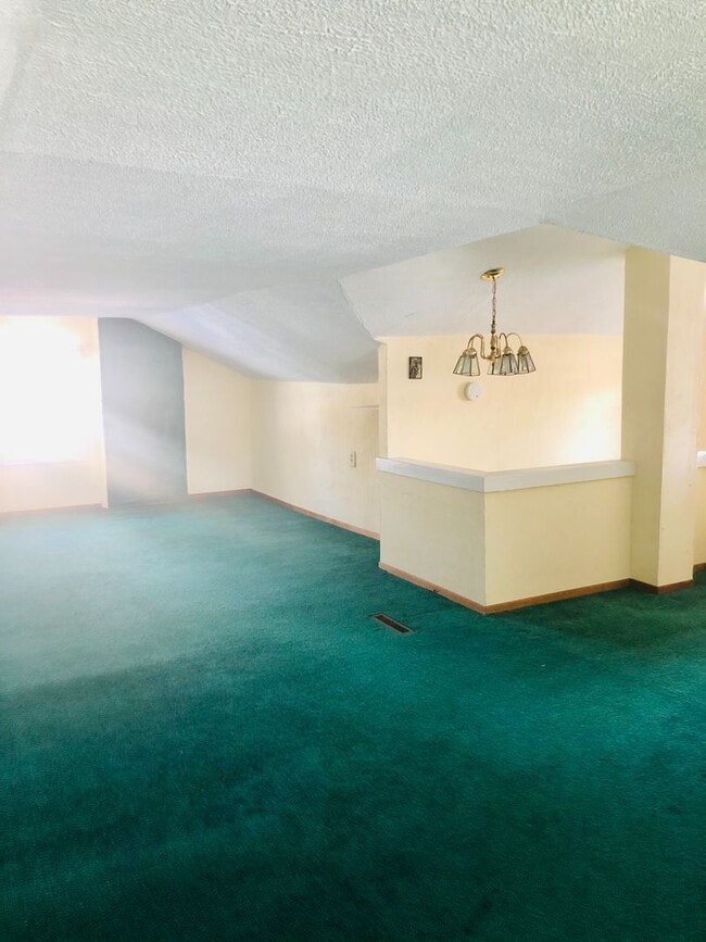 Building Photo - Loves Park 3 bedroom