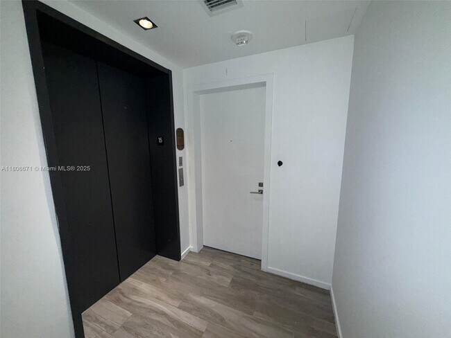 Building Photo - 801 S Miami Ave