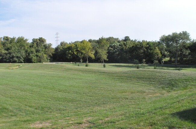Building Photo - 2096 Deer Run Dr