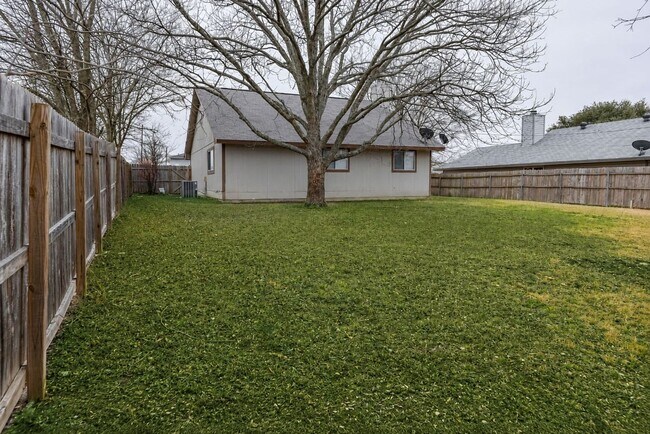 Building Photo - Charming Corner Lot Retreat: 3-Bedroom Haven in Killeen!