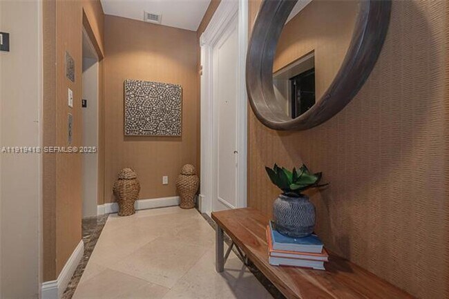 Building Photo - 16001 Collins Ave