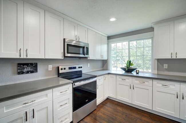 Building Photo - 5bd/2.5ba Edmonds Home