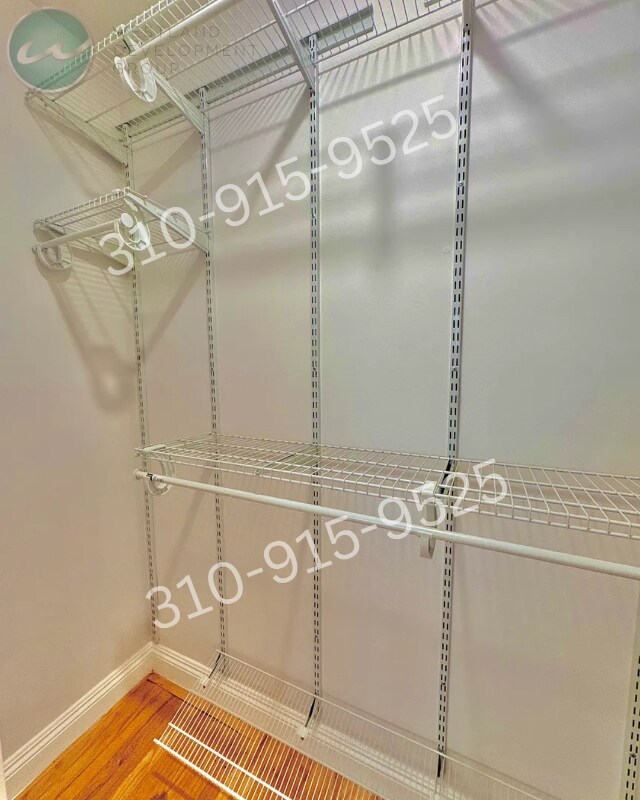 Building Photo - 3166 S Barrington Ave