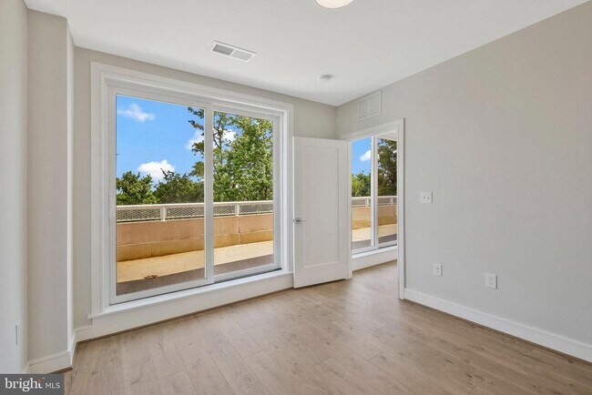 Building Photo - 635 Slaters Ln
