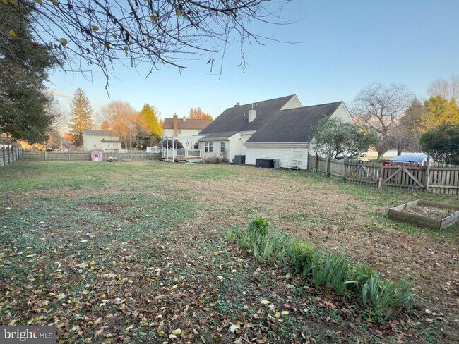 Building Photo - 211 Eagle View Ln