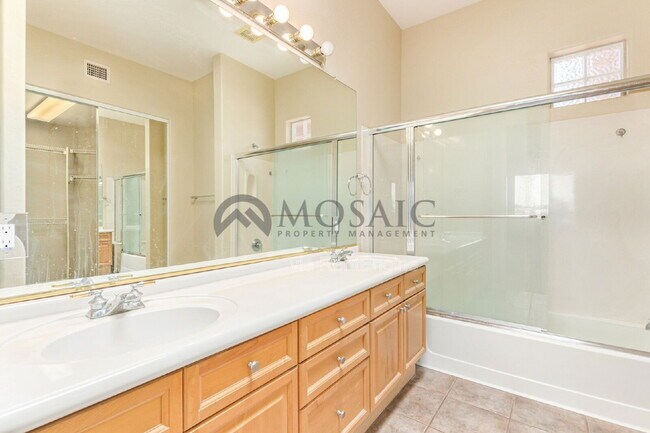 Building Photo - 3800 S Cantabria Cir