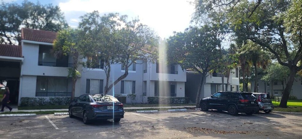 Building Photo - 631 Lyons Rd