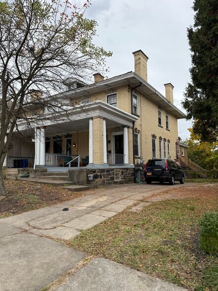 Building Photo - 418 Edgemont St