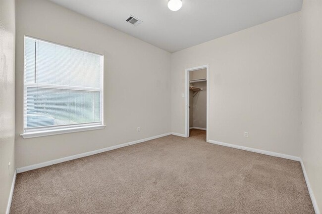 Building Photo - 2831 Southampton Way