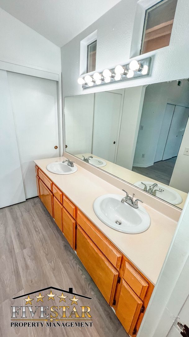 Building Photo - House for Rent on 4605 Mt. Vernon Avenue