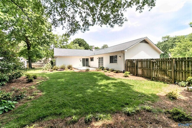 Building Photo - 1201 Aldridge Dr SE