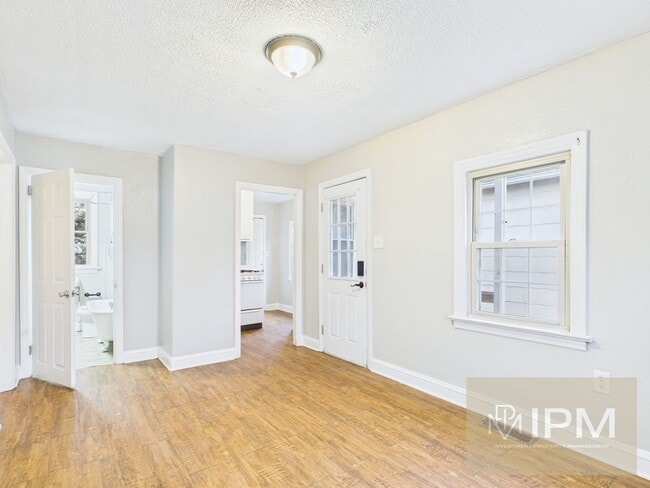 Building Photo - Charming 2 Bed, 1 Bath Home in York, Pa!