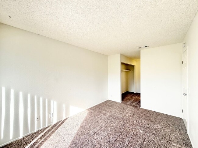 Building Photo - AVAILABLE NOW!! 2 Bedroom 2 Bathroom Condo in Rancho Mirage!
