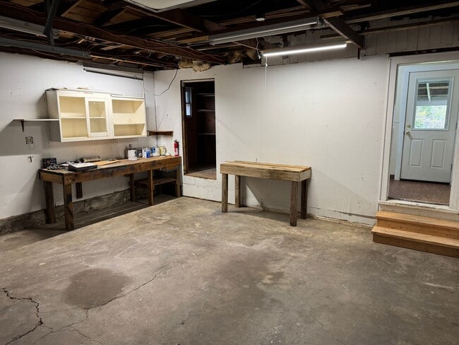 Building Photo - Updated 3 bedroom 1 bathroom house on a huge lot!