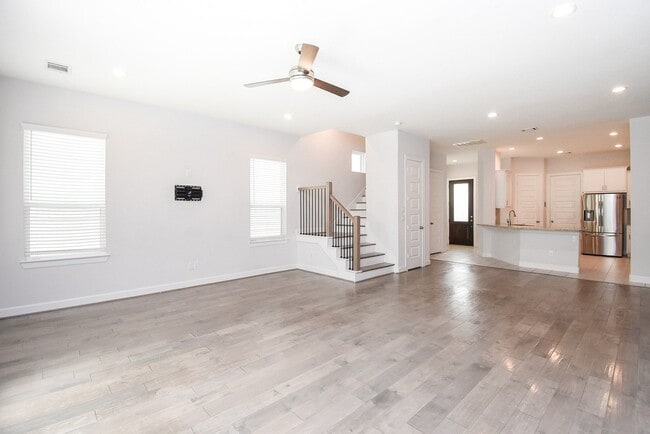 Building Photo - 1122 Live Oak St