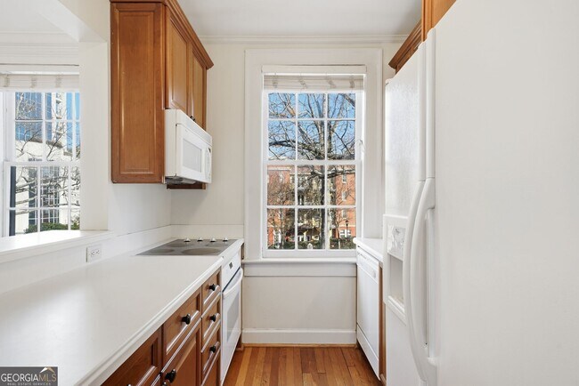 Building Photo - 2814 Peachtree Rd NW