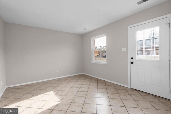 Primary Photo - 45 Heritage Ct