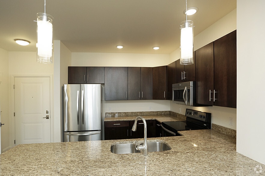 Interior Photo - 5 Corners