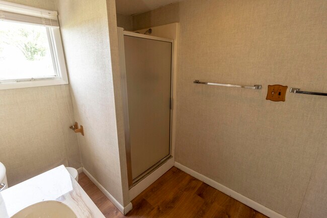 Building Photo - 1213 E Smiley Ln