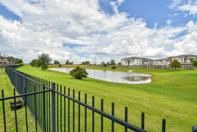 Building Photo - 13906 Manobrook Ct