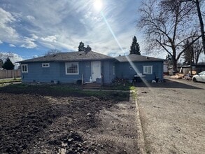 Building Photo - DUAL OPPORTUNITY!! 3 BEDROOM HOME + SEPARATE GUEST QUARTERS -FURNISHED OR UNFURNISHED