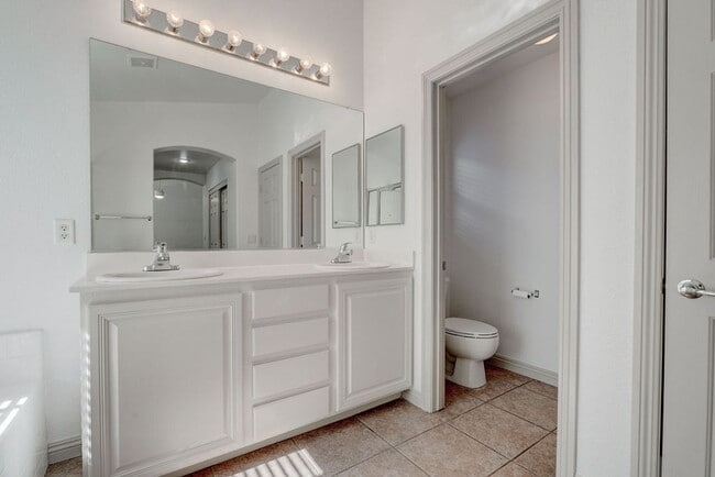 Building Photo - 9931 Rockside Ave