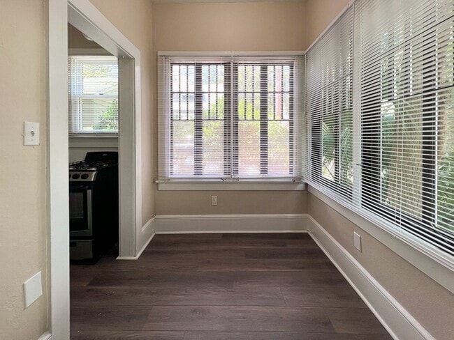 Building Photo - 1BR/1BA UPDATED Apartment in Duck Pond Area - Available Early August!