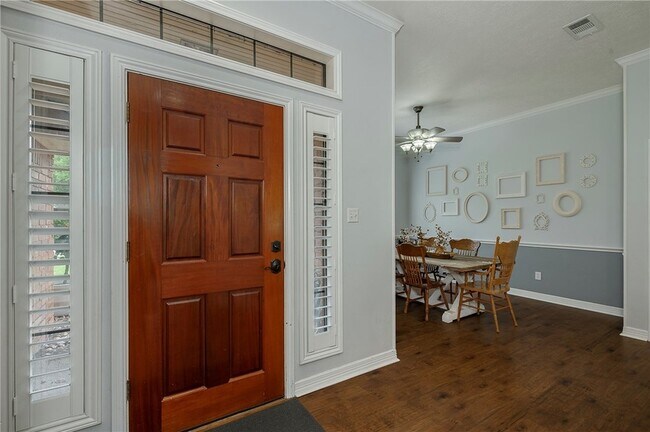 Building Photo - 2905 Aztec Ct