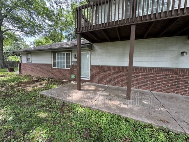 Building Photo - 107 S Gordon St