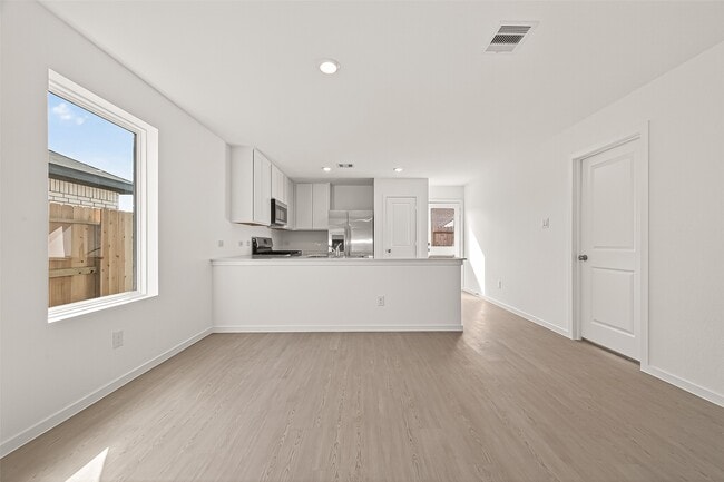 Building Photo - 26923 Dalmatian Bellflower Dr