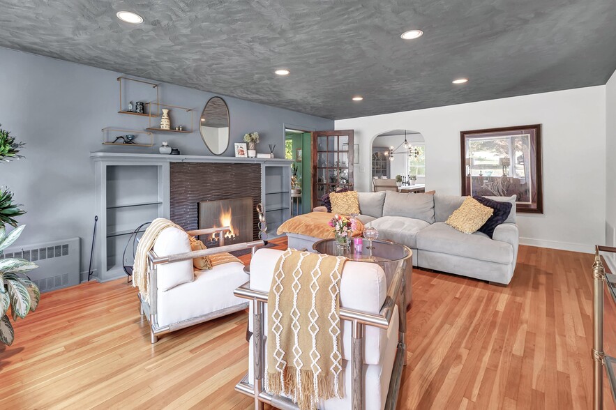 Building Photo - 26 Pearsall Pl