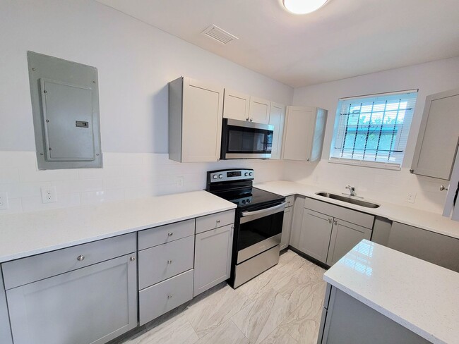 Building Photo - Perfect 3-Bedroom 1-Bath Rental Home North...