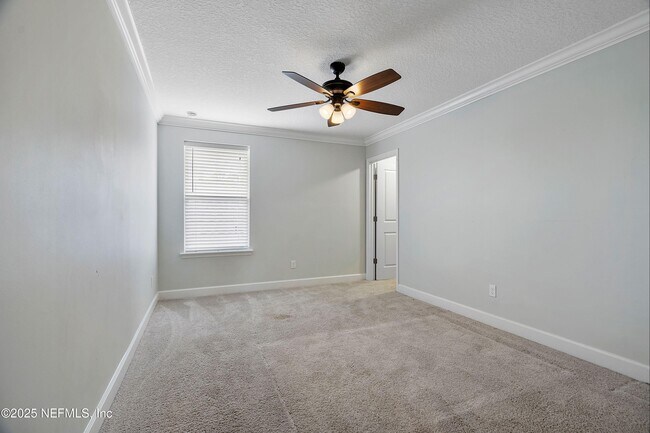 Building Photo - 150 Whisper Rock Dr