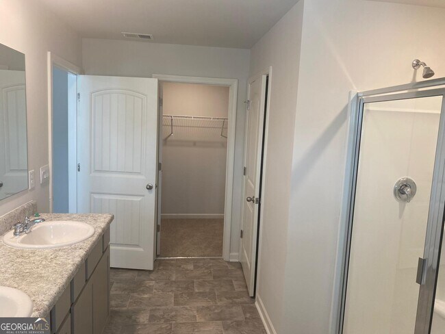 Building Photo - 8282 Castleton Dr