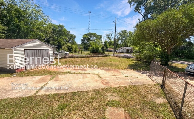 Building Photo - 200 Woodward Dr