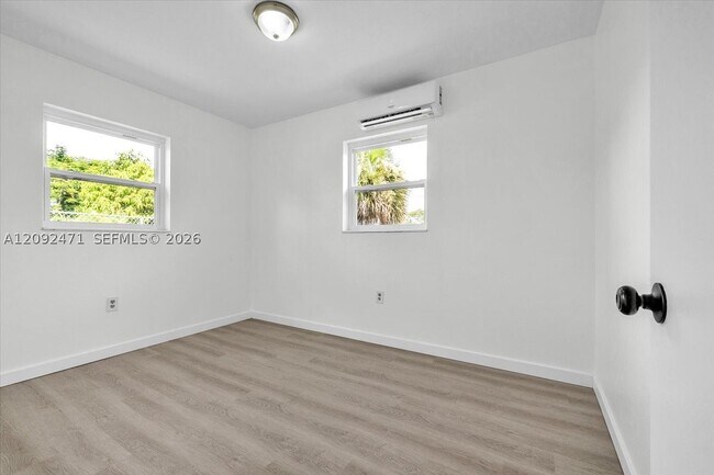 Building Photo - 2423 Jeffcott St