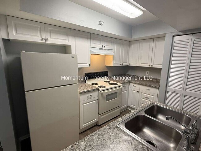 Building Photo - BEAUTIFUL REMODELED 3/2 IN CLEARWATER!! AVAILABLE FOR IMMEDIATE MOVE IN!!