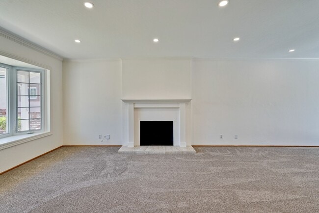 Building Photo - 3 Bedroom Gem near Santana Row.  Convenien...