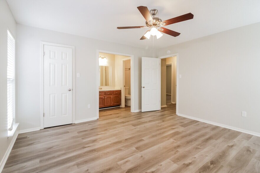 Building Photo - 7095 Brandee Dr