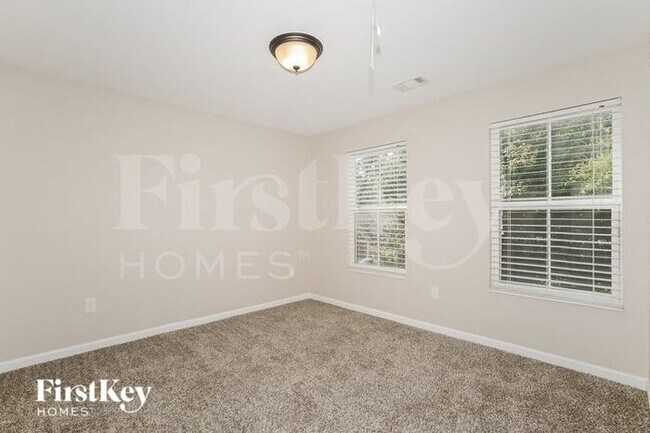Building Photo - 1610 Shire Village Dr