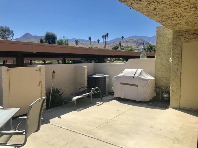 Building Photo - 2273 Los Patos Dr