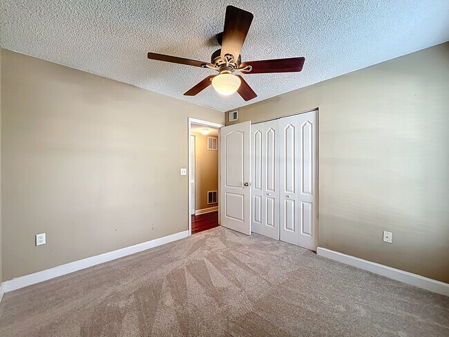 Building Photo - 2065 Dixie Belle Dr