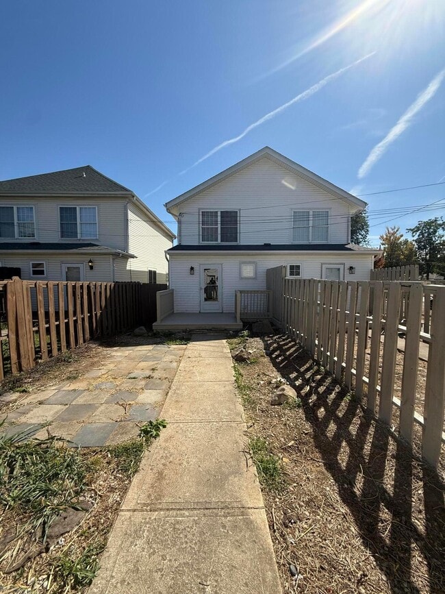 Building Photo - 373 Taylor Ave