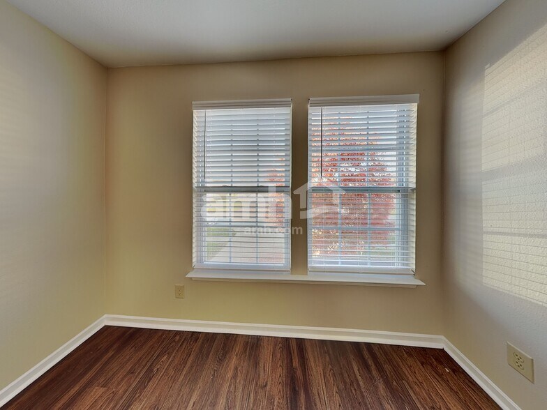 Building Photo - 1420 Dowell St