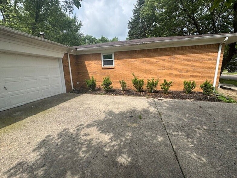 Building Photo - Beautiful Brick 3 Bedroom Home on East Side