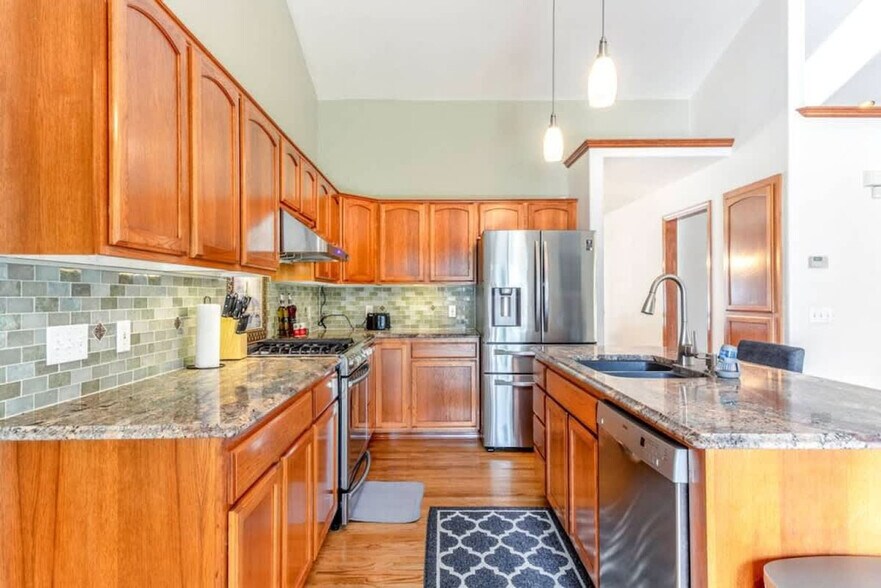 Building Photo - 660 S Majestic View Dr